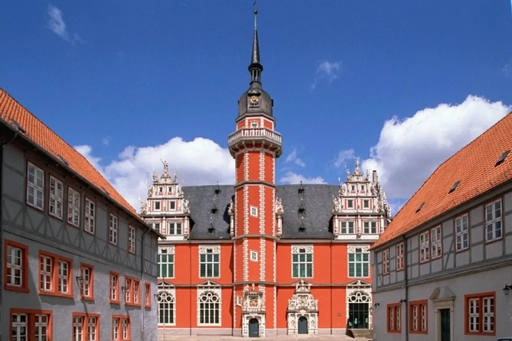 Das Juleum in Helmstedt, der historische Aula- und Bibliotheksbau der ehemaligen Universität, Außenaufnahme bei Tageslicht