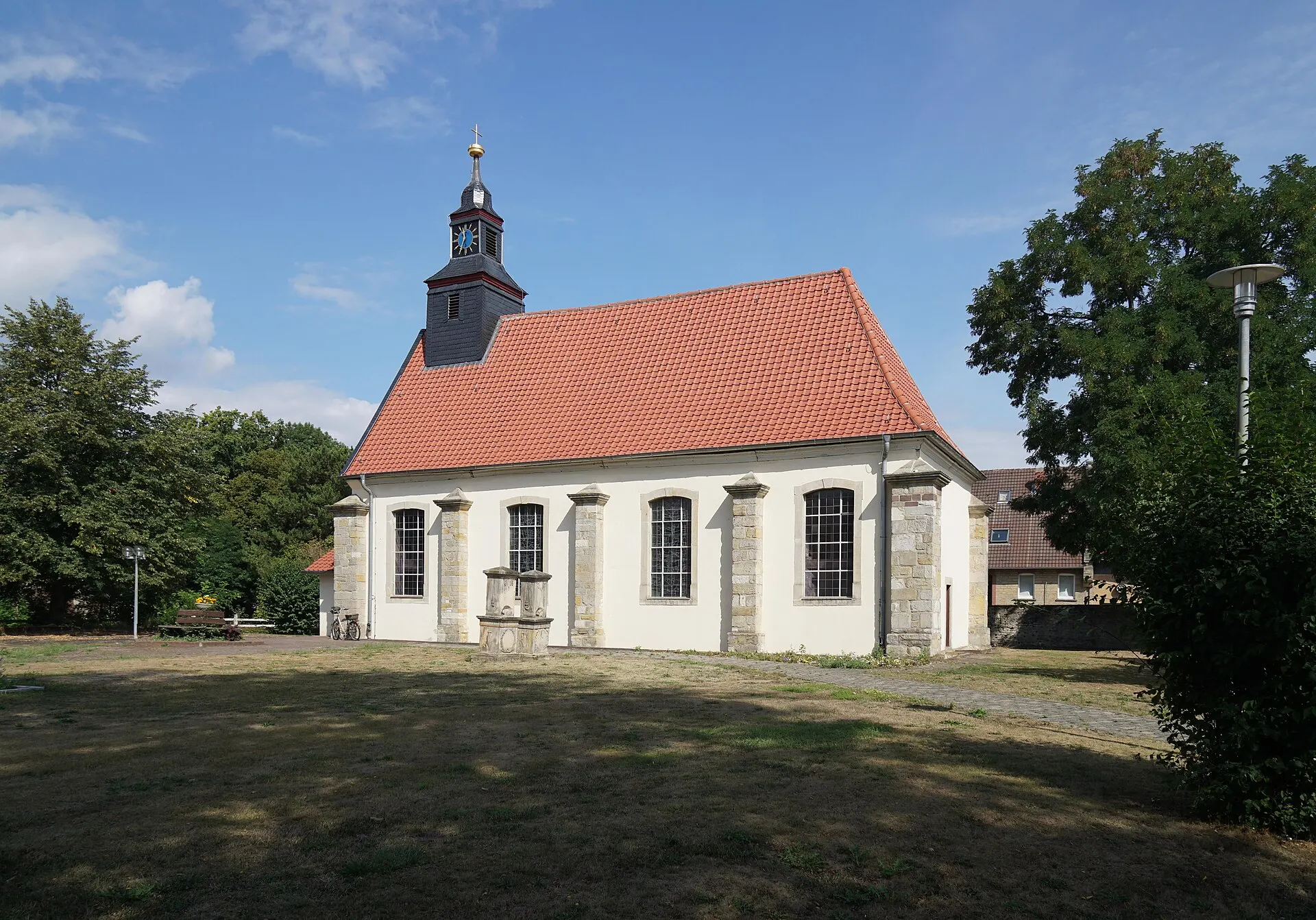 Kirche im Ort Offleben bei Büddenstedt (Helmstedt) bei Tageslicht