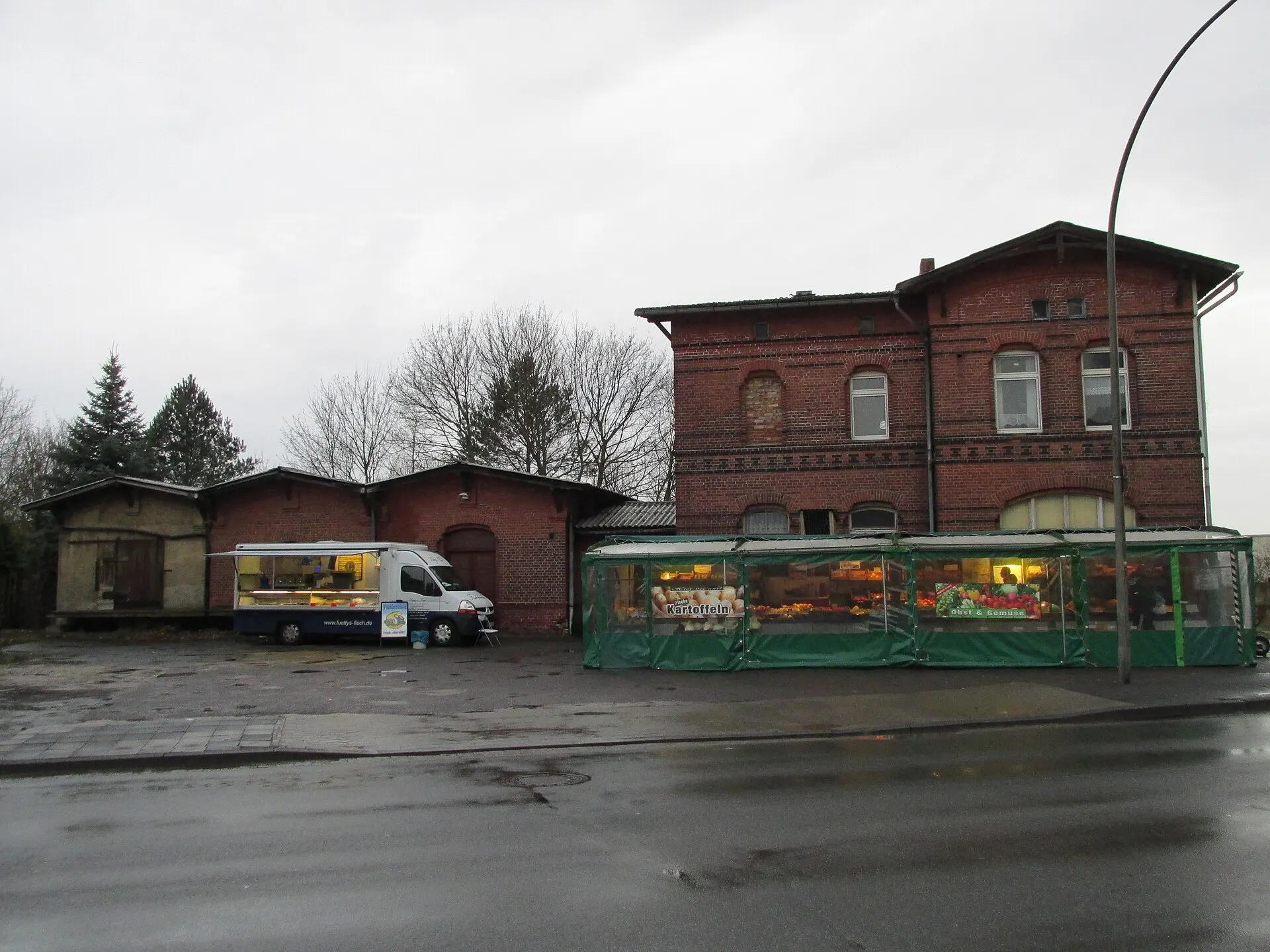 Ehemaliges Empfangsgebäude des Bahnhofs Emmerstedt an der Emmerstedter Straße im Helmstedter Ortsteil Emmerstedt